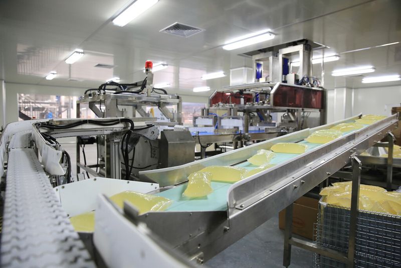 Aus der Produktion in der neuen Klebstofffabrik von Henkel. (Bild: Henkel)