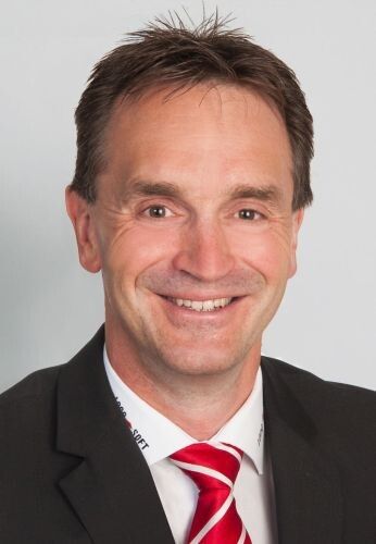 Ralf Koke, Geschäftsführer Loco-Soft : „Das Kfz-Gewerbe in den neuen Ländern wird bei uns nicht differenziert betrachtet. Ob Nord, Süd, Ost, West, jede Region hat ihre Besonderheiten, Herausforderungen, Chancen und Vorteile. Eine Region in und um Berlin lässt sich kaum mit einer Region in der Lausitz oder auf der Schwäbischen Alb vergleichen. Da passt schon eher der Vergleich der Lausitz und der Schwäbischen Alb, oder auch des Sauerland mit dem Harz. Fakt ist, dass wir in den neuen und alten Bundesländern gute Geschäfte machen. Wäre der Markt kleiner, wäre auch unser Gewinn kleiner. Daher sind wir sehr froh über die Entwicklung der letzten Jahre.“ (Foto: Loco-Soft)