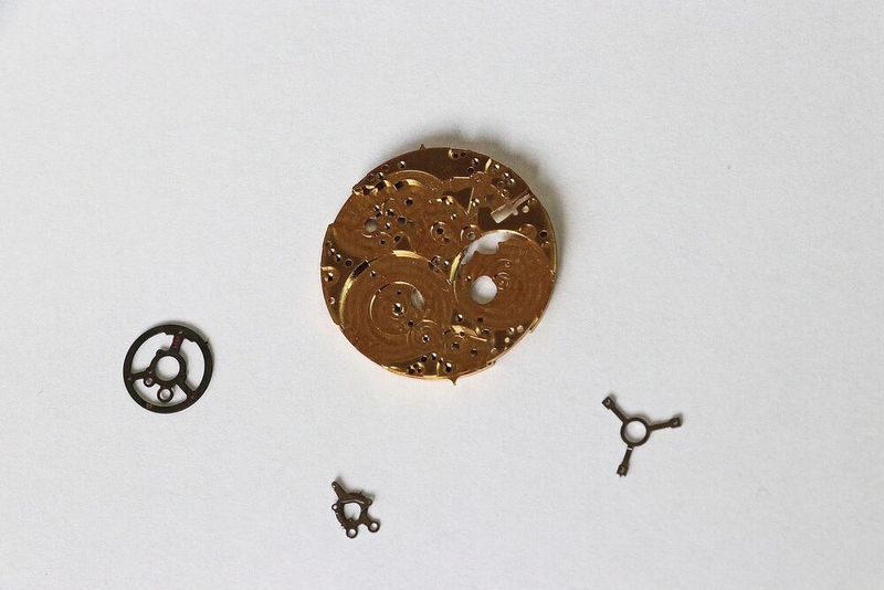 Hochpräzise Kleinstbauteile für die Uhrenindustrie sowie für andere anspruchsvolle Branchen sind die Spezialität des Schweizer Lohnfertigungsbetriebs Leiko. (Bild: Kern Mikrotechnik GmbH)