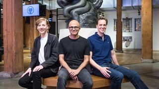Octocat wirkt nachdenklich, darunter der bisherige GitHub-CEO Chris Wanstrath (links), sein Nachfolger Nat Friedman (rechts) und Microsoft-CEO Satya Nadella. (Microsoft.com)