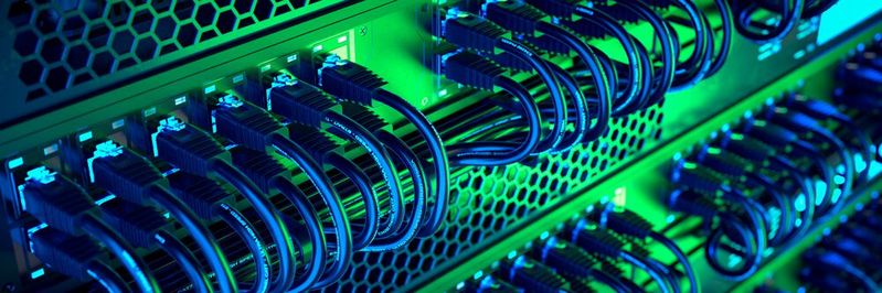 Verglichen mit dem starken weltweiten Anstieg der Rechenleistung (Anstieg Faktor 10) und der übertragenen Datenmenge (Anstieg Faktor 20) stieg der Energiebedarf bei Rechenzentren lediglich um den Faktor 1,55 und damit unterproportional.