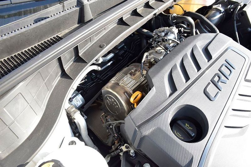 Schön motornah ist die Abgasreinigungsanlage aus Partikelfilter und SCR-Katalysator angebracht. (Rosenow / »kfz-betrieb«)