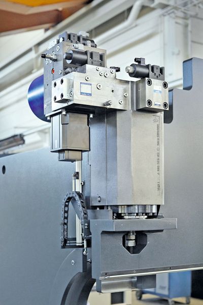 Die Schlüsselkomponente für die neue hybride Abkantpresse H-Brake Hybrid ist der elektrohydraulische Pressenantrieb e-Prax. (Ralf Baumgarten)