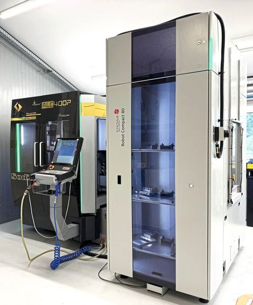Sodick ALC400P with control. Just to the right is the Erowa Robot Compact 80 (ERC80). (Source: Sodick)