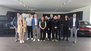 Das Team von Beresa beziehungsweise Auto DM kann stolz sein – es hat den vielen erfolgreichen Bewerbungen der Handelsgruppe aus Münster ein weiteres Kapitel hinzugefügt. (Bild: Rosenow – VCG)