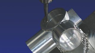 Speziell das Generieren optimaler Fräseranstellungen beim mehrachsigen spanenden Bearbeiten bietet erhebliches Potenzial zur Prozessoptimierung im Werkzeug- und Formenbau. (Archiv: Vogel Business Media)