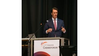 Hendrik Wüst gab ein starkes Bekenntnis zur Zukunft der Chemieindustrie in Nordrhein-Westfalen ab. (Bild: Chemcologne)