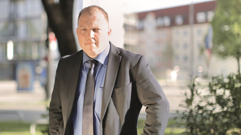 Jens Grösch, 50, ist studierter Wirtschaftsingenieur und hat 2001 seine berufliche Laufbahn bei Forvia Hella begonnen.(Bild:  Forvia Hella)