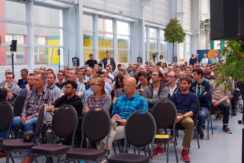 Bei den Informationstagen der Bühler AG in Uzwil verfolgten über 200 Teilnehmer interessiert die Referate zu Verfahren und Vorteilen des Additive Manufacturing. (Konrad Mücke SMM)