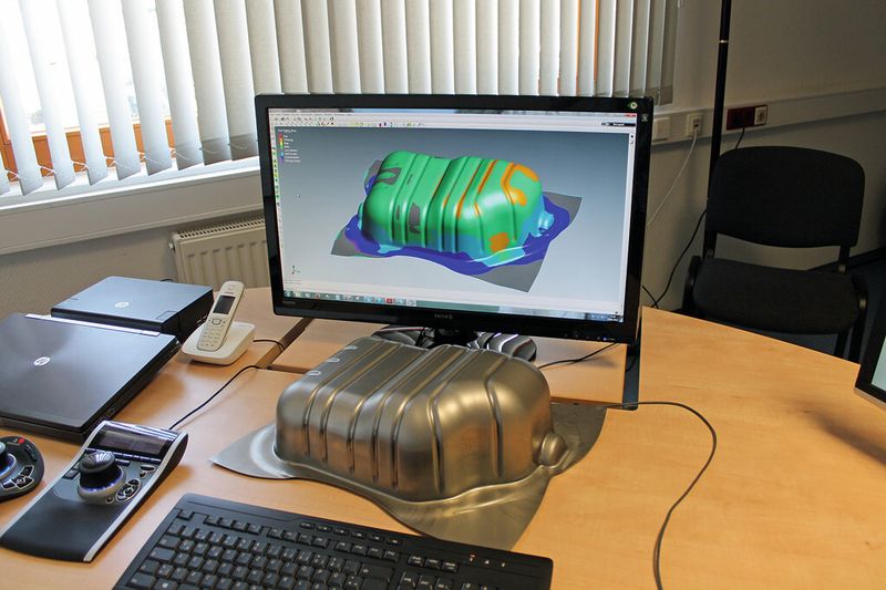 Rissfrei gezogene Schalen beim ersten Pressengang (dank vorheriger Optimierung in der Umformsimulation). (Bild: Kunrath)