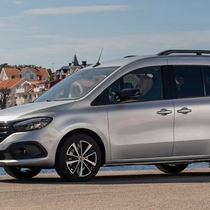 Die 122 PS und 245 Nm genügen völlig. Aber auch sonst hält der EQT wacker mit, wobei auf der Autobahn bei 132 km/h sowieso Schluss ist.(Bild:  ©Mercedes-Benz AG)