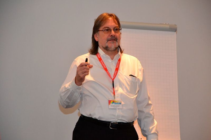 Dr. Detlev Lennartz von Th. Geyer fokussierte in seinem Workshop-Vortrag auf Microsampling Vials, was bei deren Anwendung zu beachten ist, Vor- und Nachteile sowie Alternativen. (Ottleben / LABORPRAXIS)