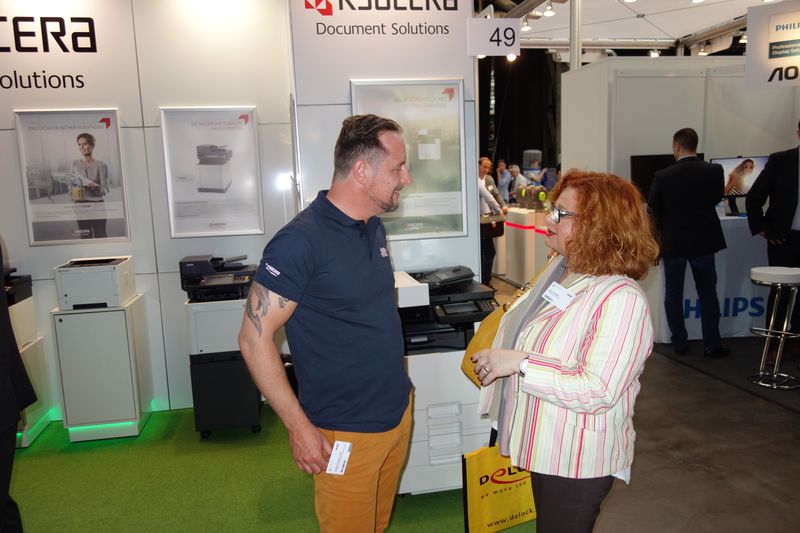 Wer versucht hier wem was zu verkaufen?! Stefan Rathofer-Kilic, Kyocera Mita, und Ufo Foellmer, comTeam,  (Bild: IT-BUSINESS)