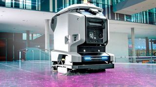 Der autonome Kärcher-Reinigungsroboter Kira B 50 kommt jetzt weltweit zum Einsatz. Ganz neu ist, dass der Hersteller auf das globale IoT-Netzwerk der Telekom zugreift. Das sichere die Übertragung von Betriebsdaten, Reinigungsnachweisen und Benachrichtigungen aller Art. (Bild: Kärcher)