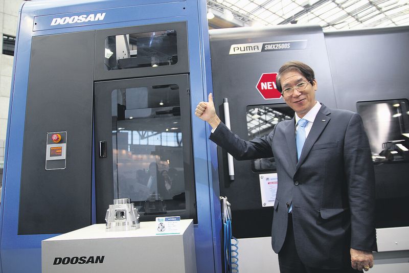 Doosan VP plans to begin delivery of the new Puma SMX machines to European customers early next year (Bild: Fouhy)