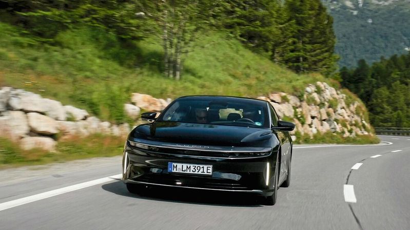 Auf Rekordfahrt: der Lucid Air Grand Touring in den Alpen.(Bild:  Lucid)
