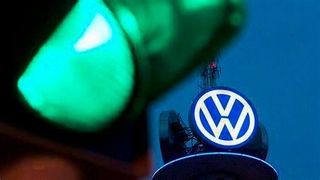 Bei Volkswagen stehen die Ampeln in Sachen Ausbau von Windkraft- und Solaranlagen auf Grün, wie die Wolfsburger jetzt betonen. Allerdings hängt das Vorhaben auch davon ab, wie sich die Nachfrage nach Elektroautos entwickelt, wie es weiter heißt. Hier mehr dazu ... (Bild: Volkswagen)