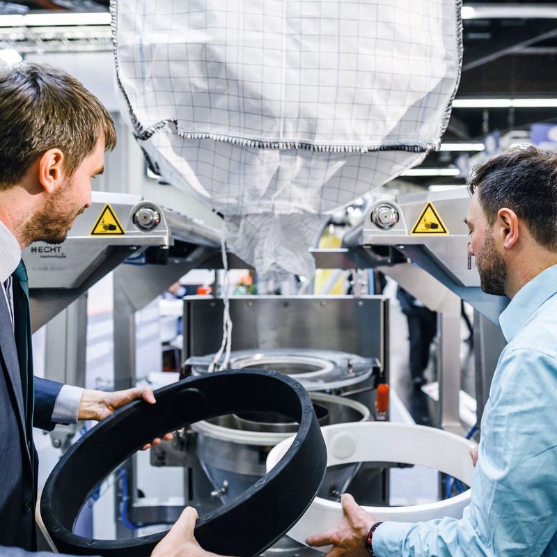 Die Powtech ist mehr als eine reine Fachmesse. Hier wird gearbeitet, diskutiert und der fachliche Austausch von Ingenieur zu Ingenieur eröffnet wertvolle neue Kontakte.