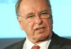 Randolf Rodenstock, Präsident von BayME und VBM: „Wir brauchen eine Politik, die konsequent auf Wachstum und Beschäftigung ausgerichtet ist und gerade jetzt noch stärker Investitionen anschiebt. Das heißt, dass speziell in Infrastruktur, Bildung, Forschung und Entwicklung investiert wird und Unternehmen und Arbeitnehmer dauerhaft entlastet werden.“  Bilder: ibw (Archiv: Vogel Business Media)