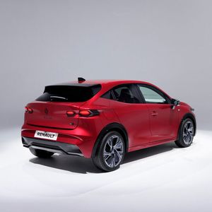 Zwar elektrifizieren viele Konkurrenten konsequent, doch der Clio bleibt beim herkömmlichen Antrieb.(Bild:  Renault Clio)