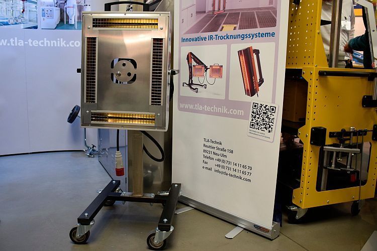 Hallo, R2D2: Fast niedlich sieht das neueste Produkt von TLA Technik aus, der kleinste Strahler auf dem Markt mit Temperaturüberwachung. (Rosenow)