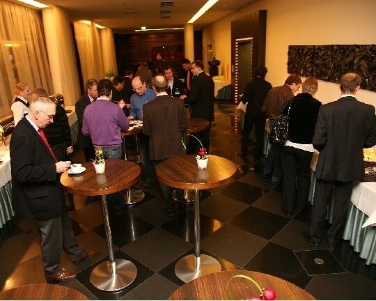 Die Gäste in der Schwaben-Metropole stärkten sich am Schweizer Buffet (Archiv: Vogel Business Media)