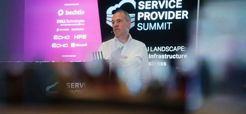 Christoph Keese, Journalist und Autor, eröffnete den Summit mit seinem Einblick in den Ausbau von Infrastruktur im Orbit und dessen möglichen Auswirkungen. (Bild: Werbefotografie Emme)