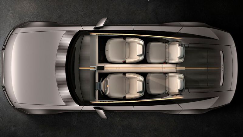 Auch wenn das Auto nominell als Viersitzer ausgelegt ist, stoßen 1,80 Meter große Personen im Fond fast an den Dachhimmel. (Bild: Jaguar)