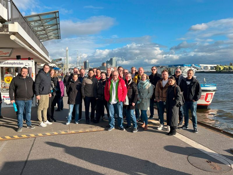 Auf geht's zur Hamburger Hafenrundfahrt. (Bild: Eset)