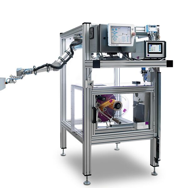 Die vollautomatische Topex-Thermotransfer-Etikettiermaschine ist mit kollaborierenden Robotern von Universal Robots ausgestattet, um einen einwandfreien Produktionsfluss beim Kunden zu ermöglichen. (Topex)
