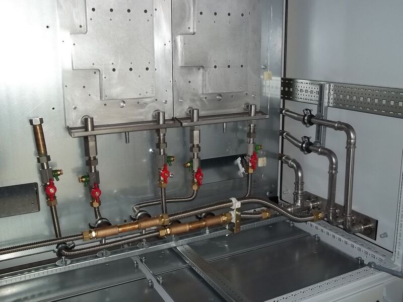 Wassertechnische Ausrüstung von Schaltschränken mit Coldplate-Technik und anderen EFE-Kühlkörpern. (Bild: EFE Eßbach)