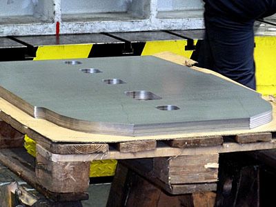 Zugeschnittene Platine liegt für die Umformung bereit. (Archiv: Vogel Business Media)
