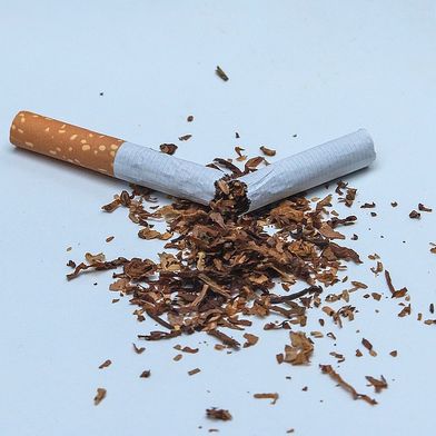 Verbrennungsprodukte wie Zigaretten belasten das Herz-Kreislauf-System am meisten. (Bild: UM/Canva)