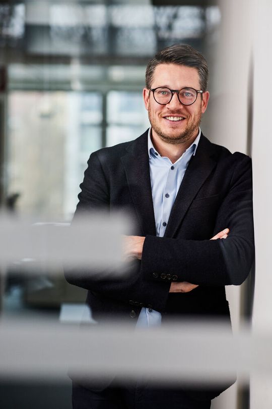 Lasse Schmidt van Hülst, Head of Sales & Product Marketing der Volkswagen Group Info Services AG(Bild:  Andreas Kusy)