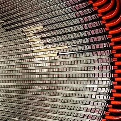 Bewickelter Stator eines Turbogenerators. (Bild: Andritz)