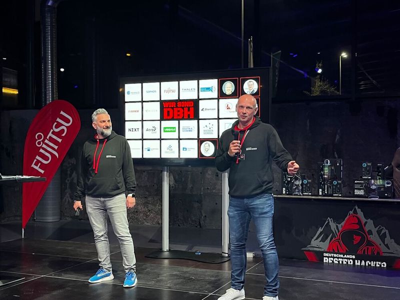 Veranstalter Marco di Filippo, whitelisthackers, und (r.) Geschäftsführer Jochen Kraus, MR Datentechnik, bedanken sich bei allen Partnern und Sponsoren. (Bild:Vogel IT-Medien GmbH)