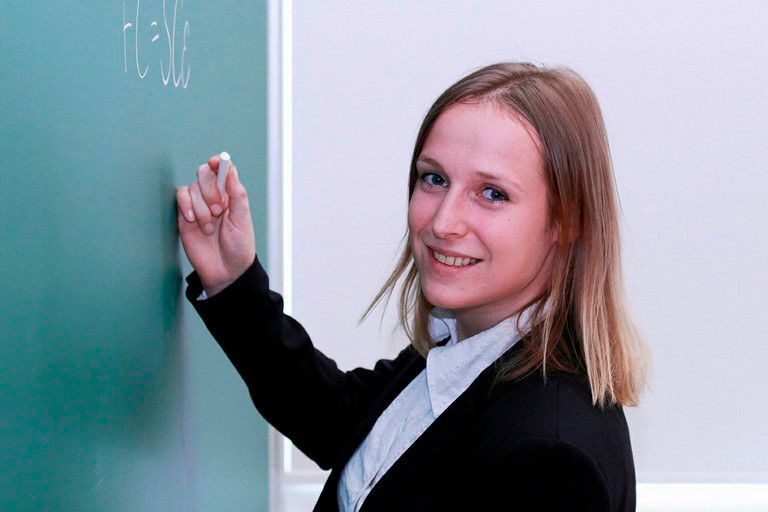 Dr. Eva Perlt vom Institut für Physikalische und Theoretische Chemie der Universität Bonn. ( (c) Dr. Oldamur Hollóczki/Uni Bonn)