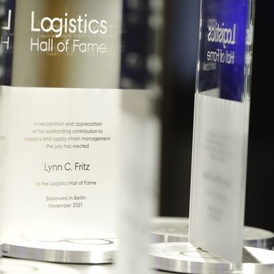 logistics-hall-of-fame-lhof-throphae-1000x563v1 (Bild: LHOF)