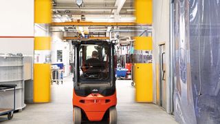 Die Schnelllauftore des Typs Novosprint rollen sich seitlich mit Spitzengeschwindigkeiten bis zu 5 Metern pro Sekunde auf. (Bild: Butzbach)