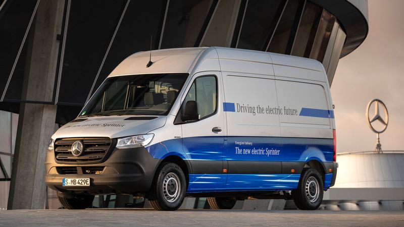 Neben dem e-Sprinter (Bild) bietet Mercedes noch den kleineren eVito als elektrischen Kastenwagen. (Bild: Mercedes-Benz)