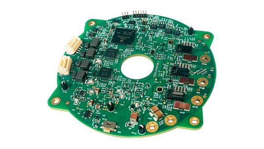 Bild 2: Leiterplatte für das Motorregelungssystem eines kompakten Robotergelenks.(Bild:  Texas Instruments)