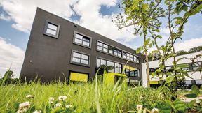 Der Herweck-Hauptsitz in St. Ingbert: Im Rahmen des Verfahrens wurden auch Standorte des Distributors durchsucht.  (Bild: Herweck)