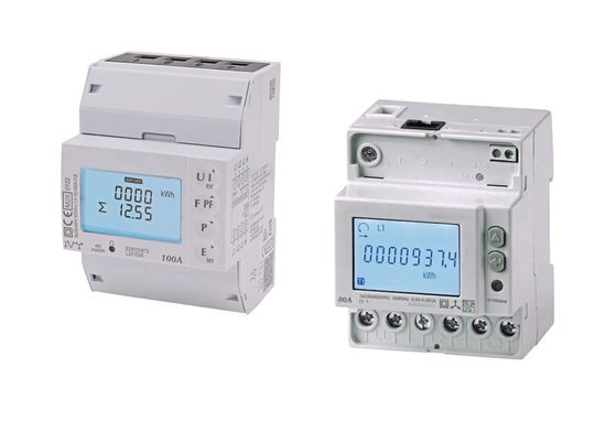 Die neuen Wirkenergiezähler von IPF (links: CS720001, rechts: CS720002) bieten eine weitere  Möglichkeit für ein gezieltes Energiemonitoring anhand konkreter Messwerte.(Bild:  IPF Electronic gmbh)