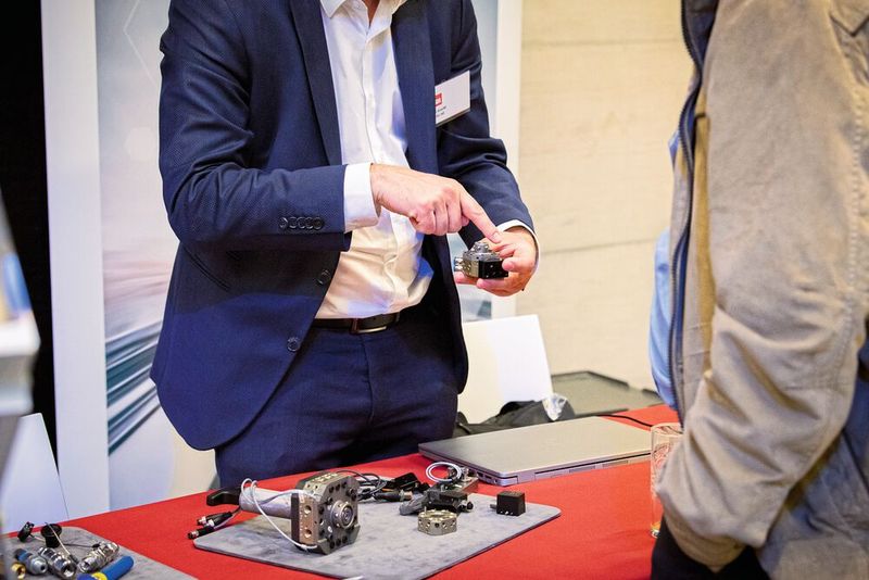 Les exposants ont pu présenter leurs produits sur les différents stands présents. (Source : Thomas Entzeroth)