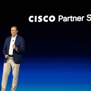 CEO-Chuck Robbins heißt die Partner in Vancouver wilkommen. (Bild: Cisco)