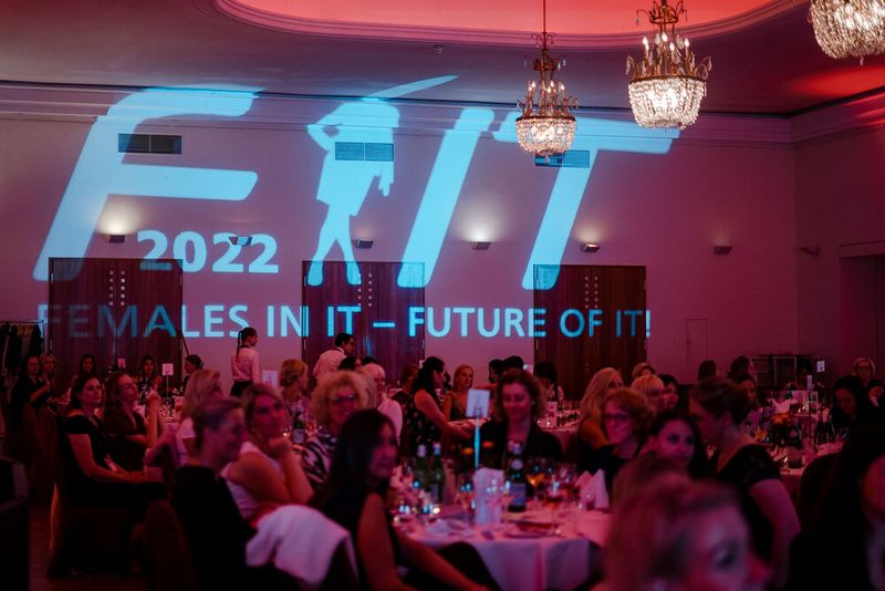 Für den Galaabend haben sich die Teilnehmerinnen rausgeputzt. (Bild: hamann-media)