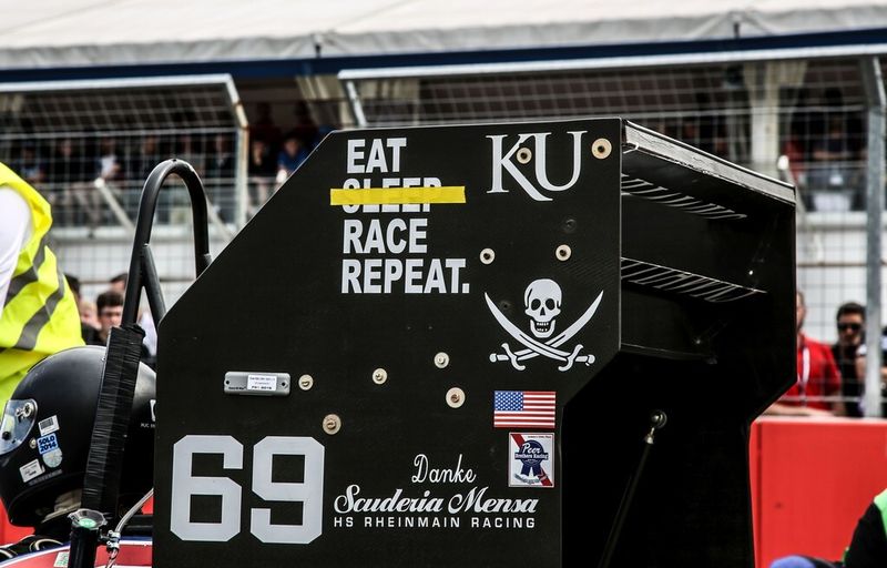 Bereits seit 10 Jahren kämpfen Studententeams aus aller Welt am Hockenheimring bei Formula Student Germany mit ihren selbstkonstruierten Rennboliden um den Sieg. (Formula Student Germany/ Buck)