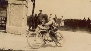 Václav Vondřich, der Gewinner von Dourdan, 1905 bei seinem Parforceritt. (Bild: Škoda )