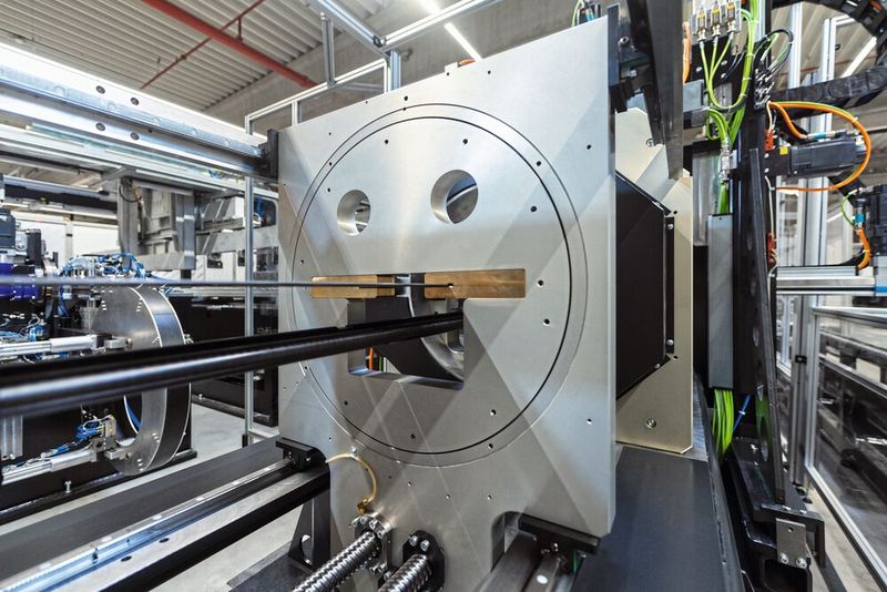 Franke fertigt die das Drahtwälzlager umschließende Konstruktion aus Aluminium und liefert die komplette rechteckige Komponente. (Bild: Franke)