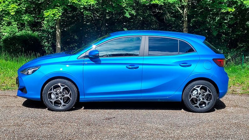 Oder erst mal eher Toyota Yaris und Renault Clio. Den MG3 gibt es nämlich zunächst nur als Hybrid. (Bild: Wehner – VCG)